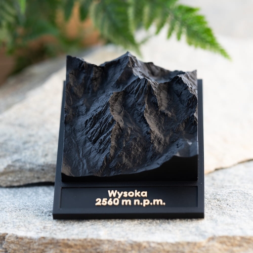 wysoka-statuetka-dla-pracownika.jpg