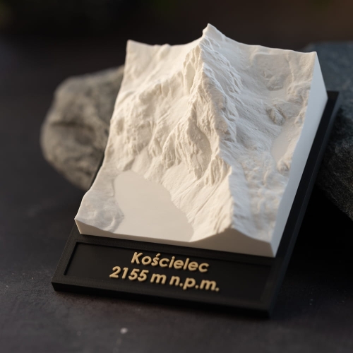 koscielec-personalizowana-statuetka-z-logo.jpg