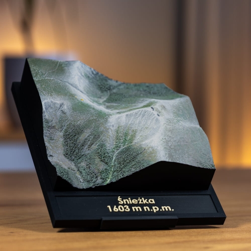 handmade model góry.jpg